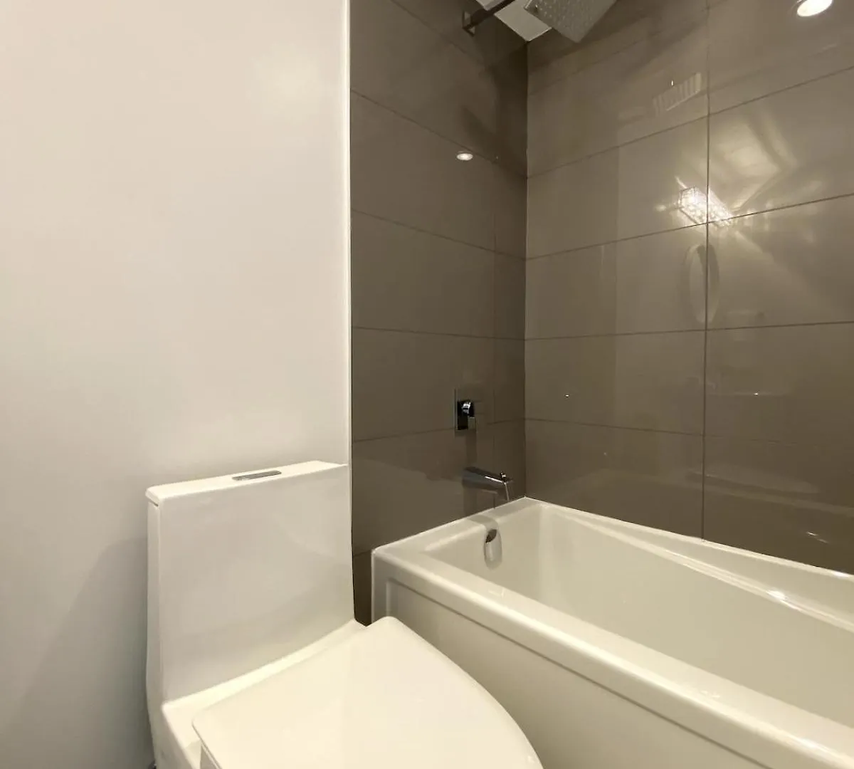 Chic Contemporary 2 Bedroom Minutes From The Falls Niagara Falls 0*,  Canada