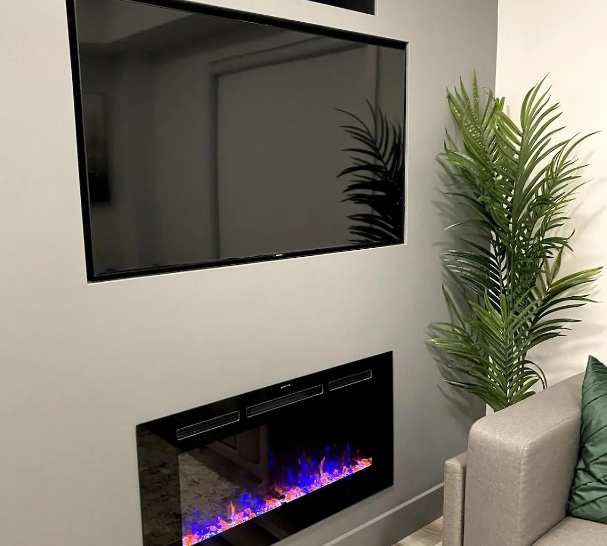 Chic Contemporary 2 Bedroom Minutes From The Falls Niagara Falls 0*,  Canada