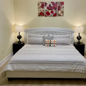 Victoria Family Vacation - King Bed Private Yard Bbq Deck Gazebo - 4 Minutes To The Falls Hébergement de vacances